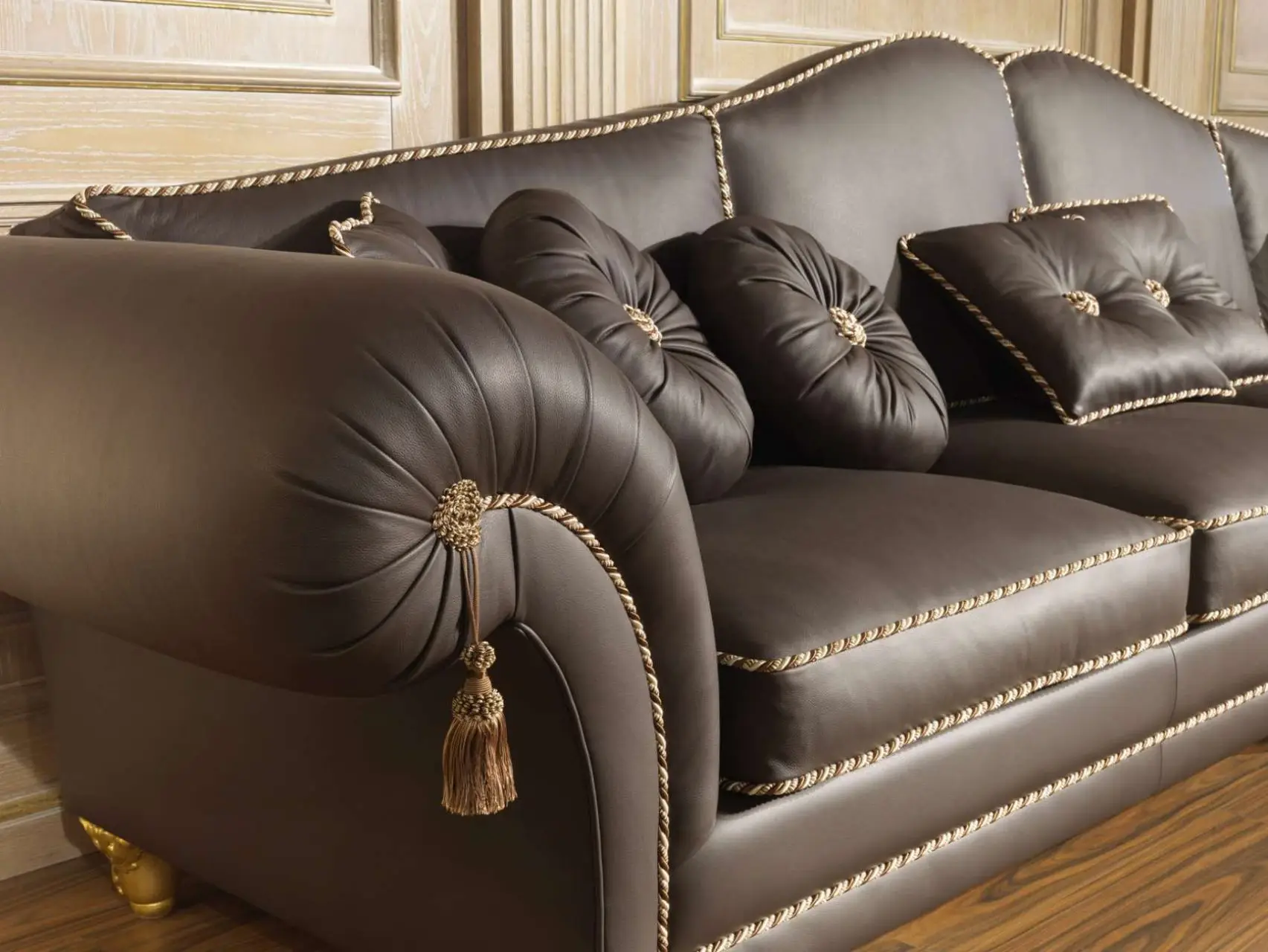 Il trucco semplice per non sudare sul divano in estate: ecco cosa mettere subito sopra