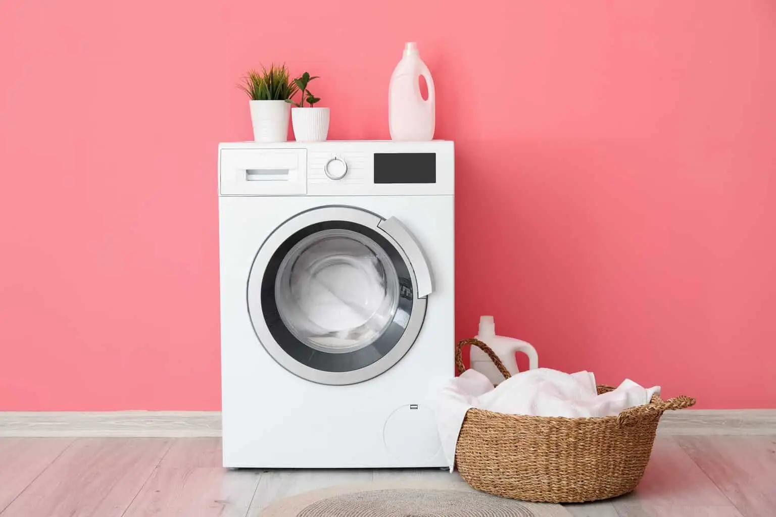 Lasci i panni bagnati in lavatrice tutta la notte? Ecco cosa succede davvero